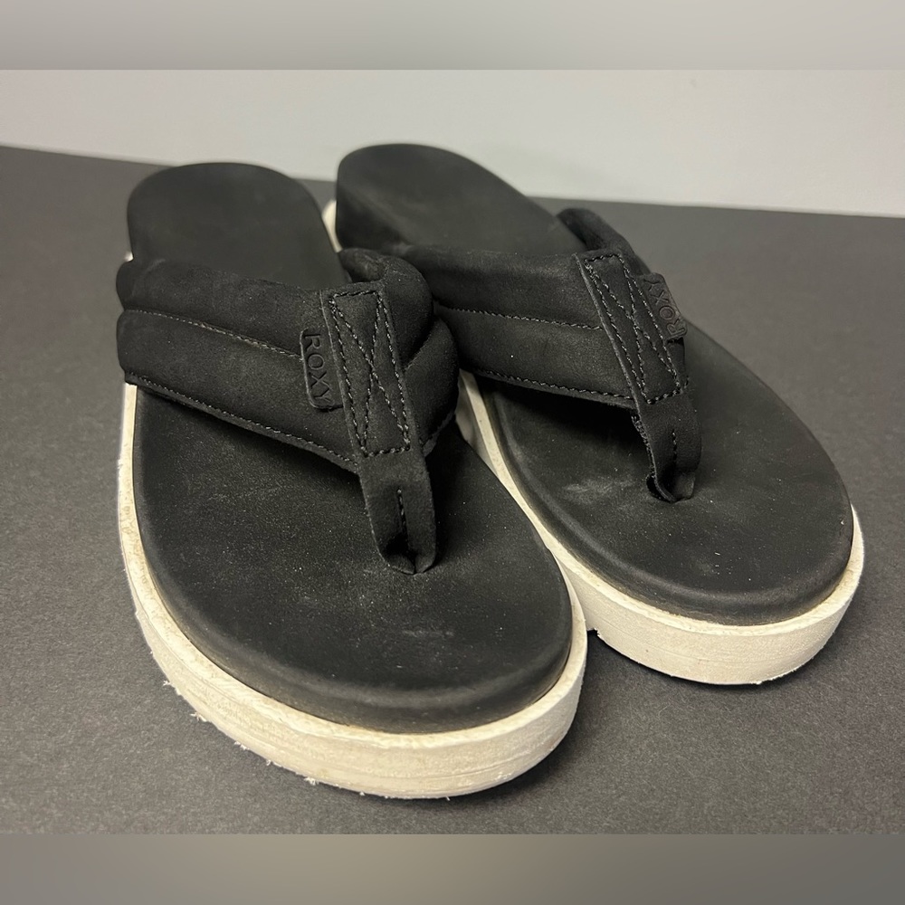 Roxy- Danika‎ Black/White Sandals, Estimated Size:8, Pre- Owned